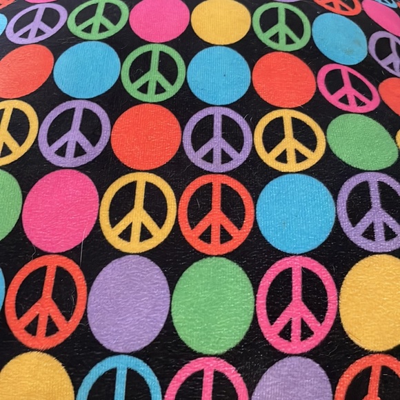 Two plush peace sign pillows - Picture 3 of 3